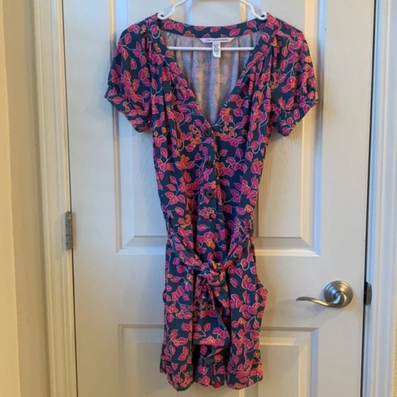 Diane Von Furstenberg Dhalia 100% silk floral pink romper size 6 - Picture 4 of 8
